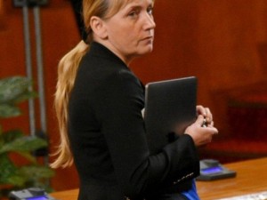 Елена Йончева, лакомията и възмездието