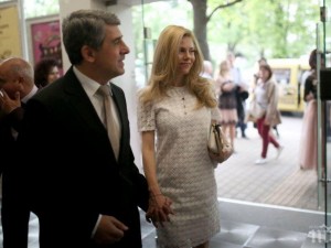 Плевнелиев води Деси и бебето в Банско