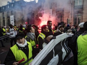 Светът протестира, само ние спим
 