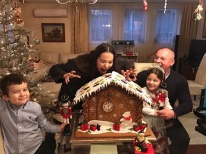 Станишев показа дома си за Коледа
 
