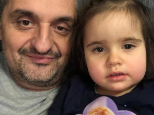 Кирил Добрев стана детегледачка
 