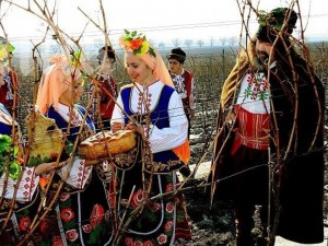 Голям празник е, черпят хубави имена и всички лозари!