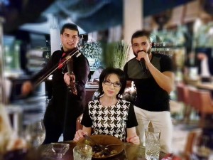 Цветанка Ризова слуша чалга при Ветко и Маринела Арабаджиеви