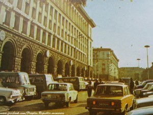 До носталгиците по соца! Сега "Москвич" и "Лада" ли карате?
 