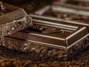 Черният шоколад сваля кръвното