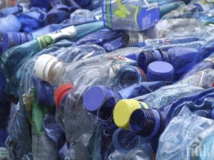 Поглъщаме по 5 г вредна пластмаса седмично