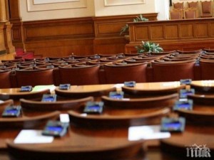 Депутатите да работят на нивите и в рудниците
