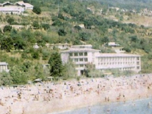 Спяхме в метални бунгала в станцията в Бяла, но ни беше весело
 