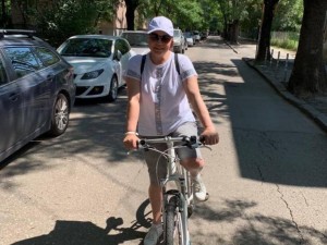 Корнелия Нинова яхна колело
 