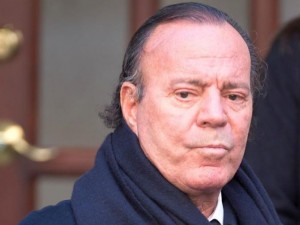 Хулио Иглесиас с извънбрачен син
