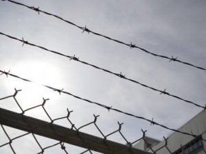 Рецидивист духна от затвора, заплашва със смърт бившата си
 