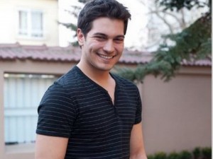 Чаатай Улусой гледа крави в България