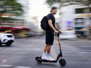 Да не стане някоя беля с тия тротинетки
 