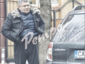 Милен Цветков бърка по кофите (СНИМКИ)
 