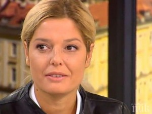  Алекс Сърчаджиева прави спектакъл за живота си