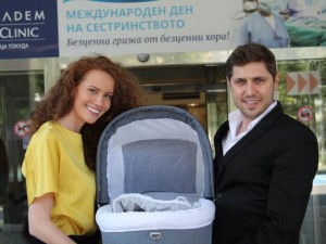 Малкоданска се омъжва за архитект
 