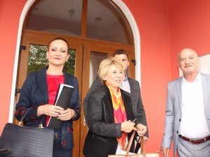 Емилия Масларова се изруси и подмлади 
 