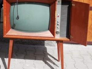 Спомени от соца: Уж много се чакаше за телевизор, пък всички имаха


 