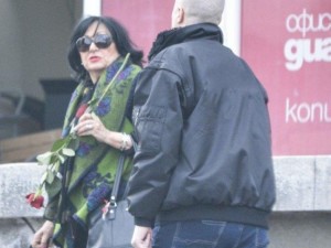 Данчето Христова с шина на ръката (СНИМКА)
 