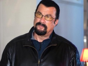 Данъчни погнаха Стивън Сегал
 