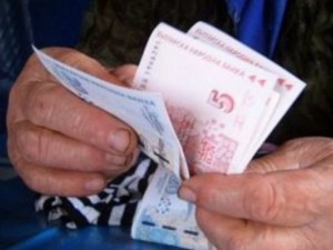 Баба звъни на спешния телефон, за да ѝ купят лимонада и кафе
 