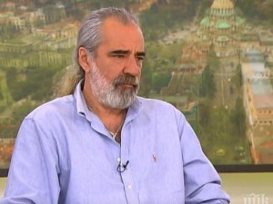 Евродепутатът Андрей Слабаков: Който не вярва, че има коронавирус, е психопат. България се справя добре - да не ходим на църква на Великден
 
