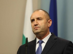Радев – мрънкащо нищо, за което плащаме милиони
 