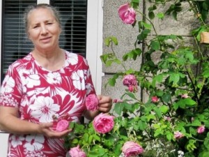 Прочутата родопска лечителка Севинч Балакчъ: Пийте по 20 капки клеева тинктура срещу вируса!
 
 
 