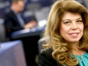 Снахата на Илияна Йотова с годежен пръстен за 5 бона (СНИМКИ)
