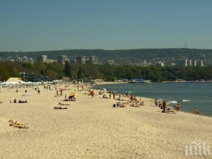 15 плажа с безплатни чадъри и шезлонги
 