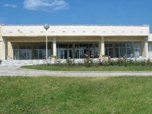 Купуват шезлонги за депутатите