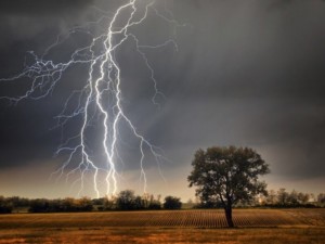 Мълнии убиват 15 българи годишно