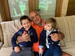 Борисов показа внучето Иван навръх рождения му ден 
 