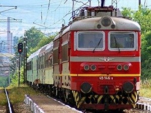 Ало, БДЖ, защо пускате пътници без маски
 