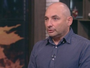 Бизнесмен раздава тонове картофи на бедните
