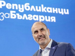 Цветан Цветанов се превръща в Лютви Местан
 