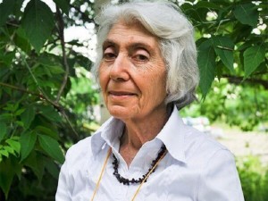 Руската лечителка Марва Оганян вдига болни на крака
 