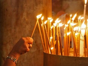 Как да палим свещи в църквата правилно
 