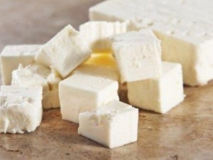 Пробутват ни сирене със свинска мас
 