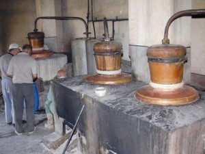 Хвърляме 1 милион за домашна ракия
 