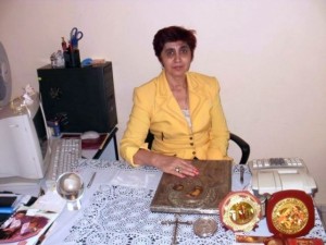 Ясновидката Станка Ангелова: С брашно и въглен се разбира кой ви мисли лошото 
 