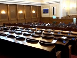 Защо Народното събрание мълчи за Резолюцията