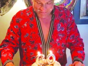 Освалдо Риос празнува юбилей след битка с рака
