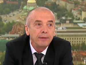 Мангъров пак наглее