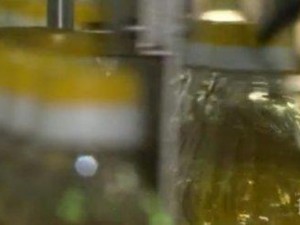 Поскъпването на олиото и брашното се забавя 