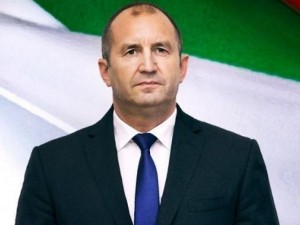 През четвъртата година от мандата си Радев вдигна юмрук и напусна ролята си на президент