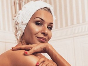 Гала младее по метода на Меган Маркъл
 
 