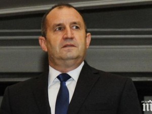 Радев, арогантността и накърненото Его
 
 
 