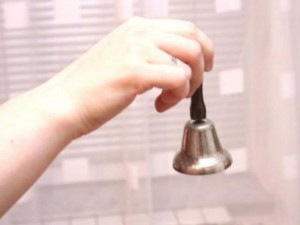 Звукът на звънчето чисти дома от негативна енергия 
