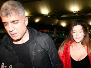 Кахраман заплашвал жена си с пистолет

 
